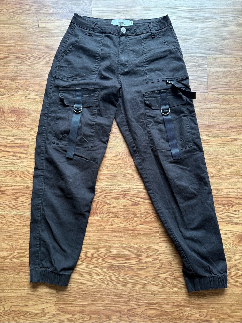 Refuge Black Cuffed Cargo Pants with Strapped Pockets women’s L